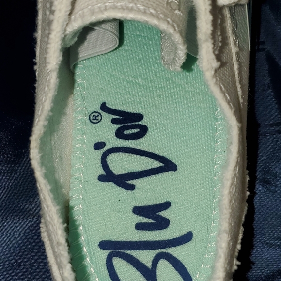 Blu Dor NEW Women's White Canvas Sneaker with Memory Foam Insole Size 9.5 - Picture 6 of 9